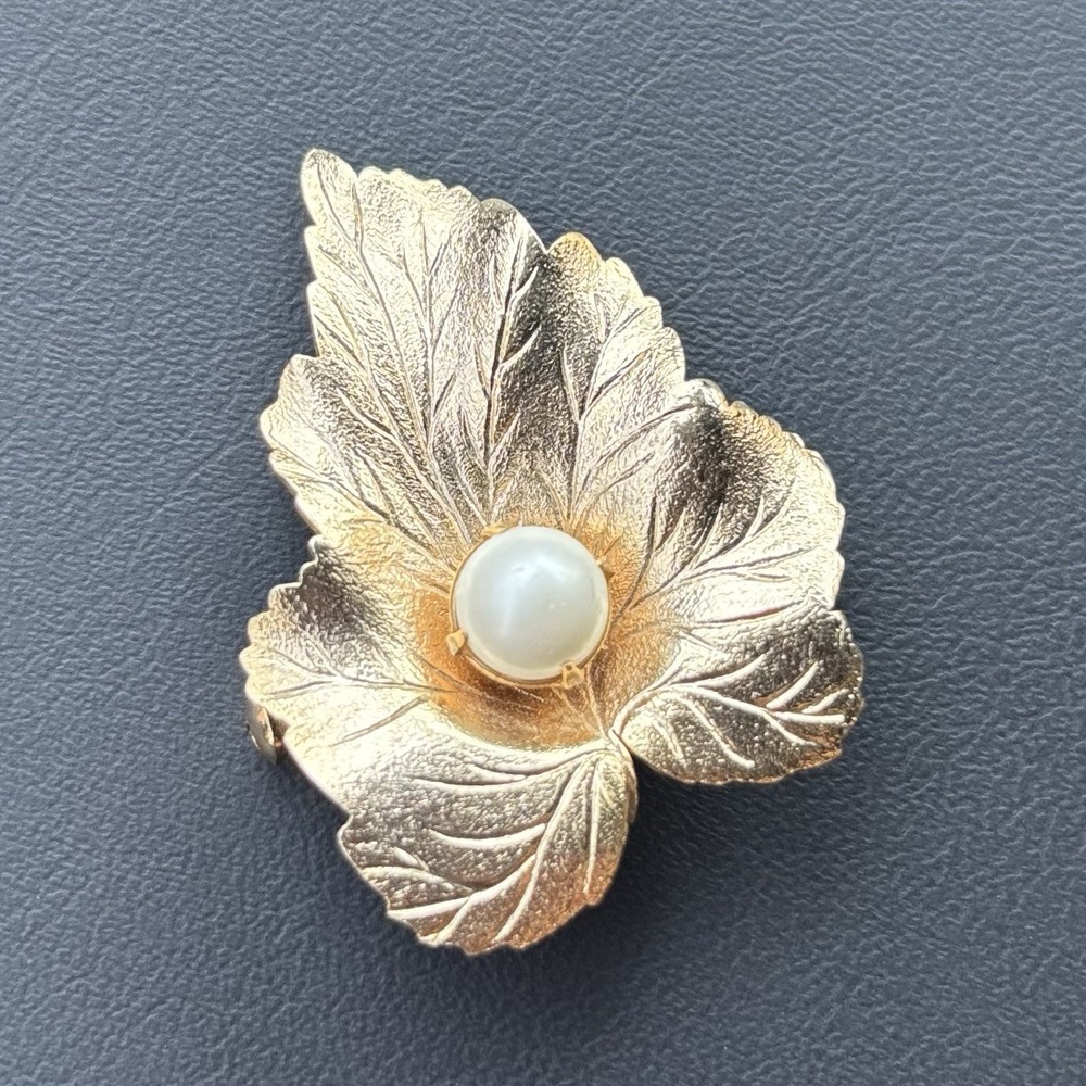 Vintage Sarah Coventry Leaf Brooch Stamped Classic Minimalist Holiday Accessory